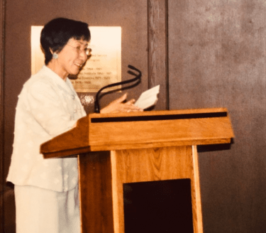 Photograph of Yeen-Mei Wu giving a speech at the Taiwan Collection Endowed Fund reception, UW East Asia Library, 2001.